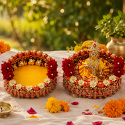 Designer Singhasan with golden and red rose flowers