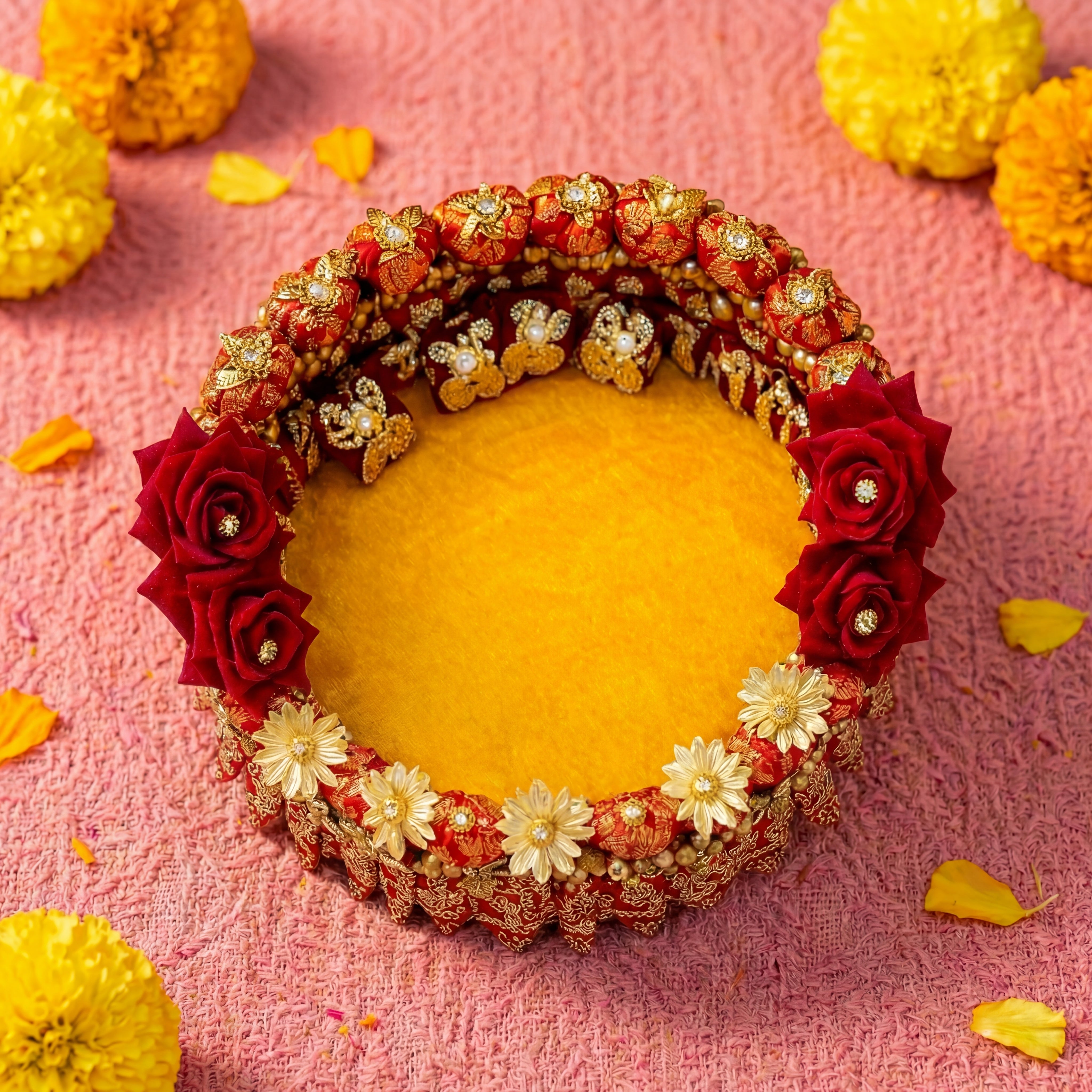 Designer Singhasan with golden and red rose flowers