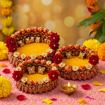 Designer Singhasan with golden and red rose flowers