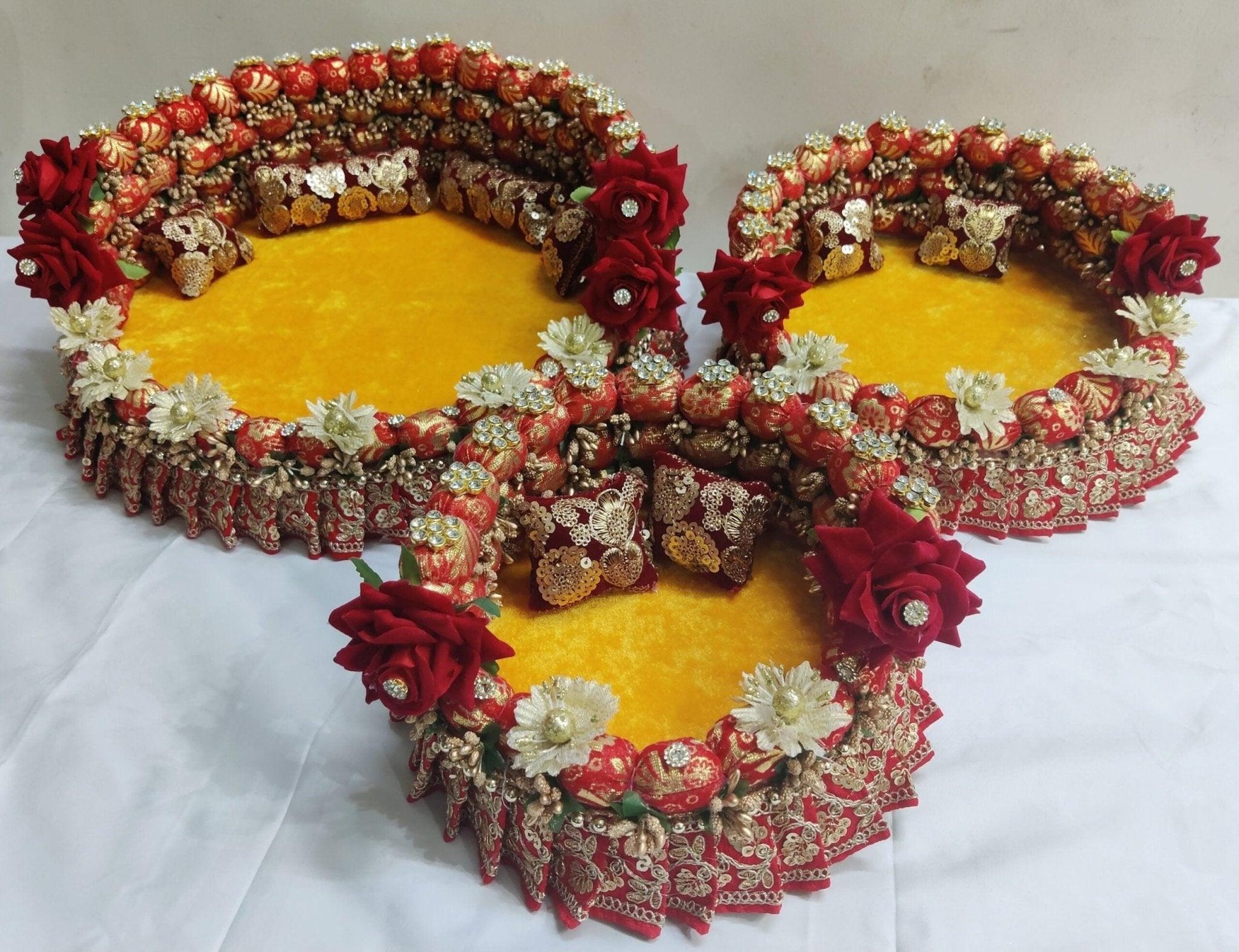 Designer Singhasan with golden and red rose flowers - Kanha Collection